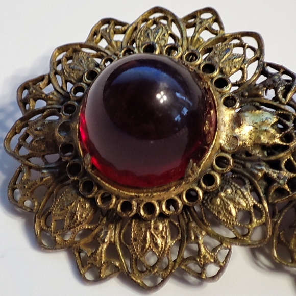 Dark Deep Red Triple Glass Dome Prong Set Brooch Brass Tone Filigree Vintage - Picture 11 of 11